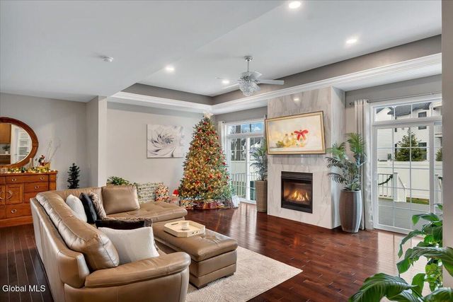 40 Stacey Way, North Greenbush, NY 12180