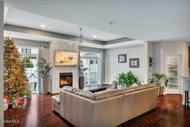 40 Stacey Way, North Greenbush, NY 12180