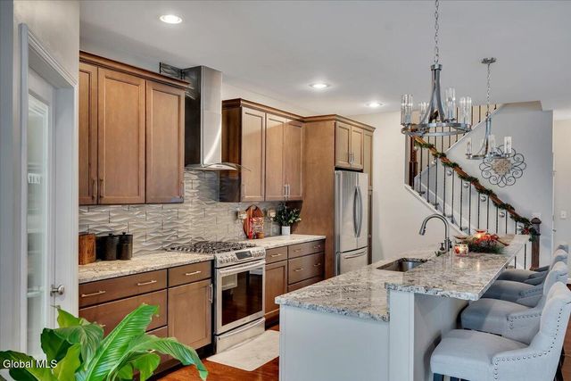 40 Stacey Way, North Greenbush, NY 12180