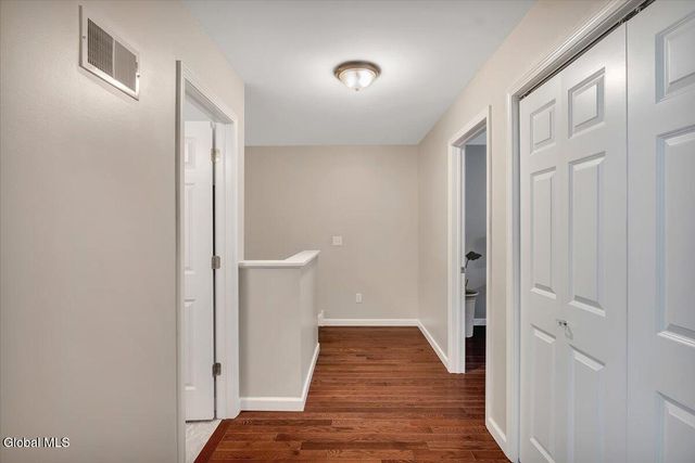 40 Stacey Way, North Greenbush, NY 12180