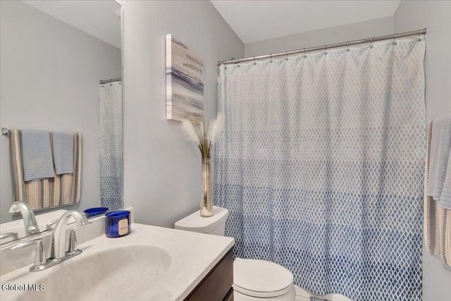 40 Stacey Way, North Greenbush, NY 12180