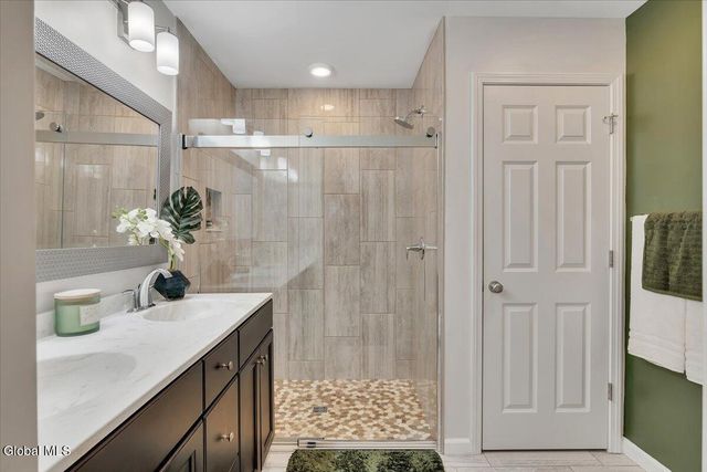 40 Stacey Way, North Greenbush, NY 12180