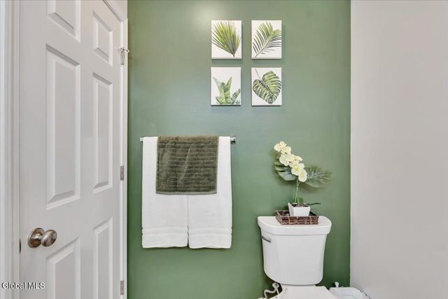 40 Stacey Way, North Greenbush, NY 12180