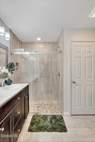 40 Stacey Way, North Greenbush, NY 12180