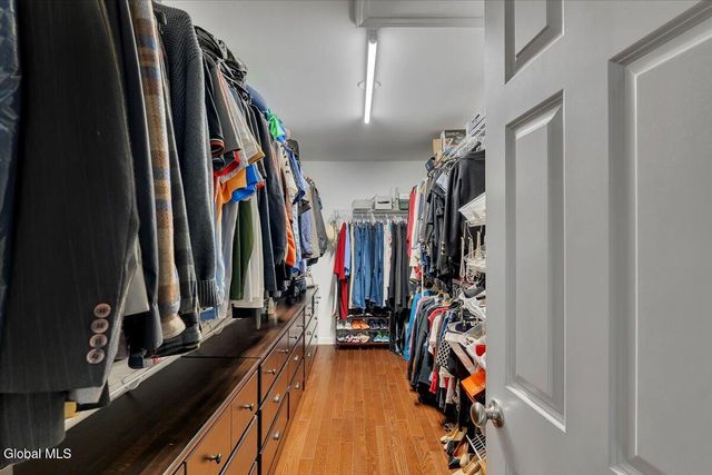 40 Stacey Way, North Greenbush, NY 12180