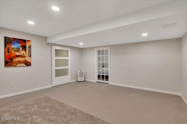 40 Stacey Way, North Greenbush, NY 12180