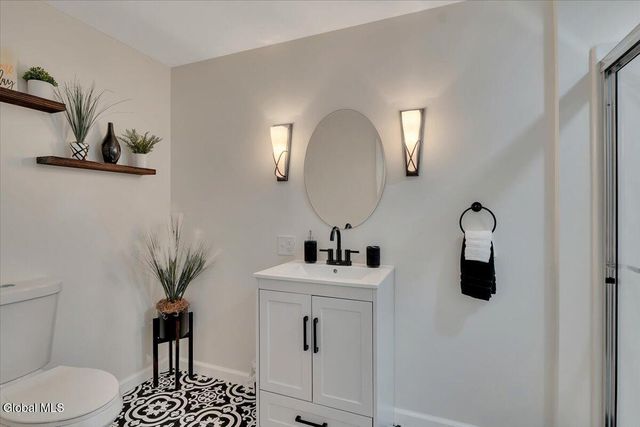 40 Stacey Way, North Greenbush, NY 12180