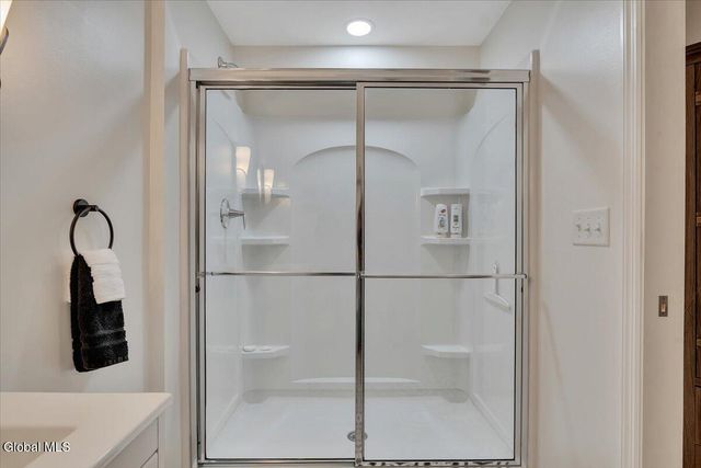 40 Stacey Way, North Greenbush, NY 12180