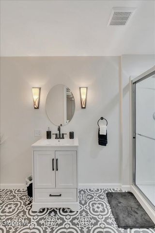 40 Stacey Way, North Greenbush, NY 12180