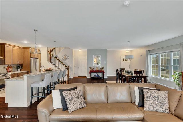 40 Stacey Way, North Greenbush, NY 12180