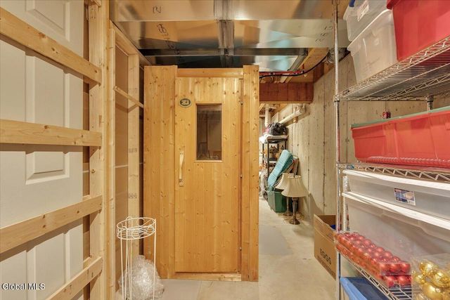 40 Stacey Way, North Greenbush, NY 12180