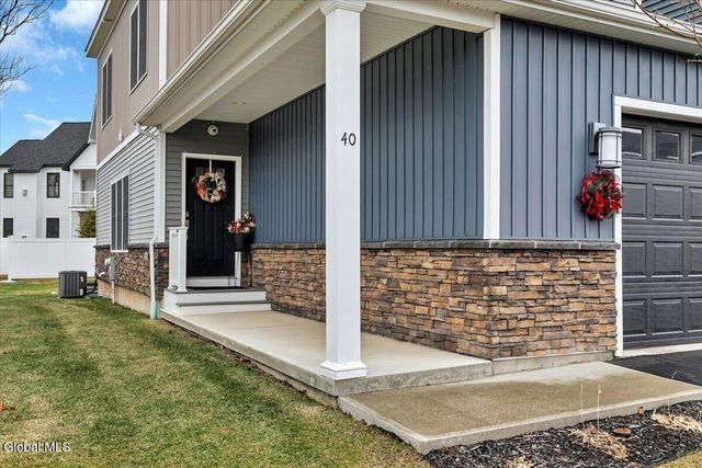 40 Stacey Way, North Greenbush, NY 12180