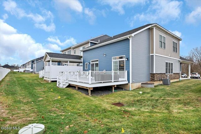 40 Stacey Way, North Greenbush, NY 12180