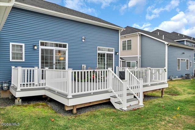 40 Stacey Way, North Greenbush, NY 12180