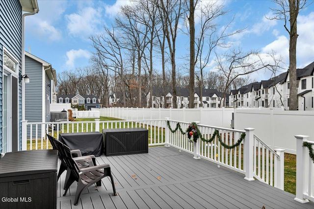 40 Stacey Way, North Greenbush, NY 12180