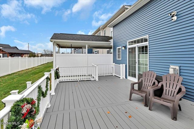 40 Stacey Way, North Greenbush, NY 12180