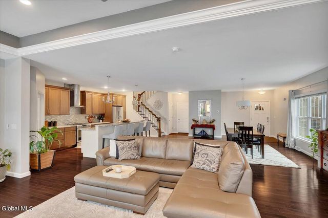 40 Stacey Way, North Greenbush, NY 12180