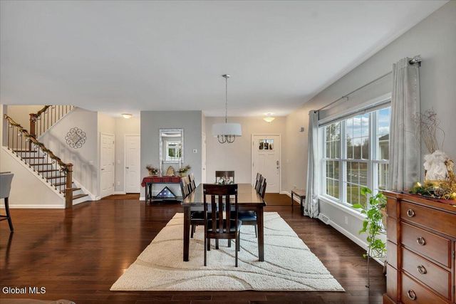 40 Stacey Way, North Greenbush, NY 12180