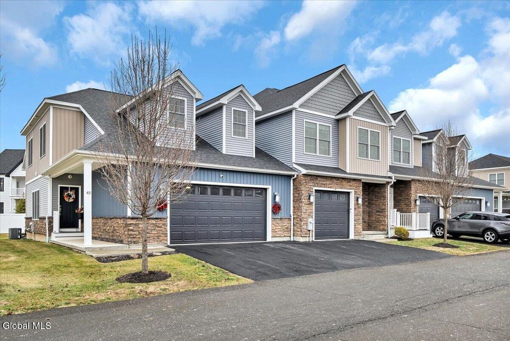 40 Stacey Way, North Greenbush, NY 12180