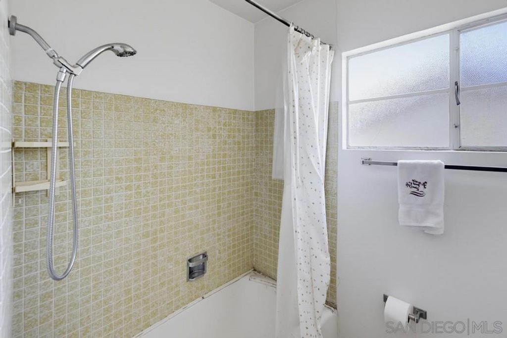 Image 12 of property listing at 3522 Foursome Dr, La Mesa, CA 91941