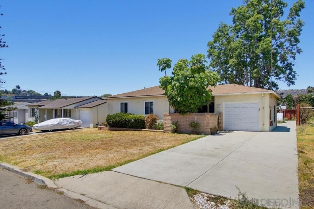 Image 2 of property listing at 3522 Foursome Dr, La Mesa, CA 91941