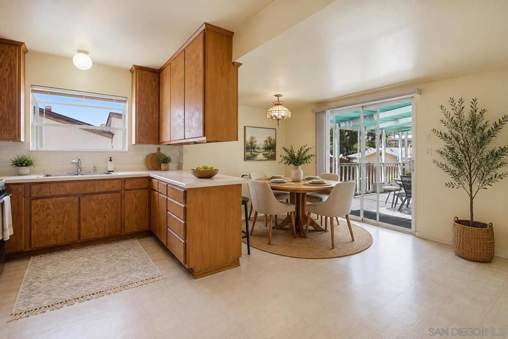 Image 7 of property listing at 3522 Foursome Dr, La Mesa, CA 91941