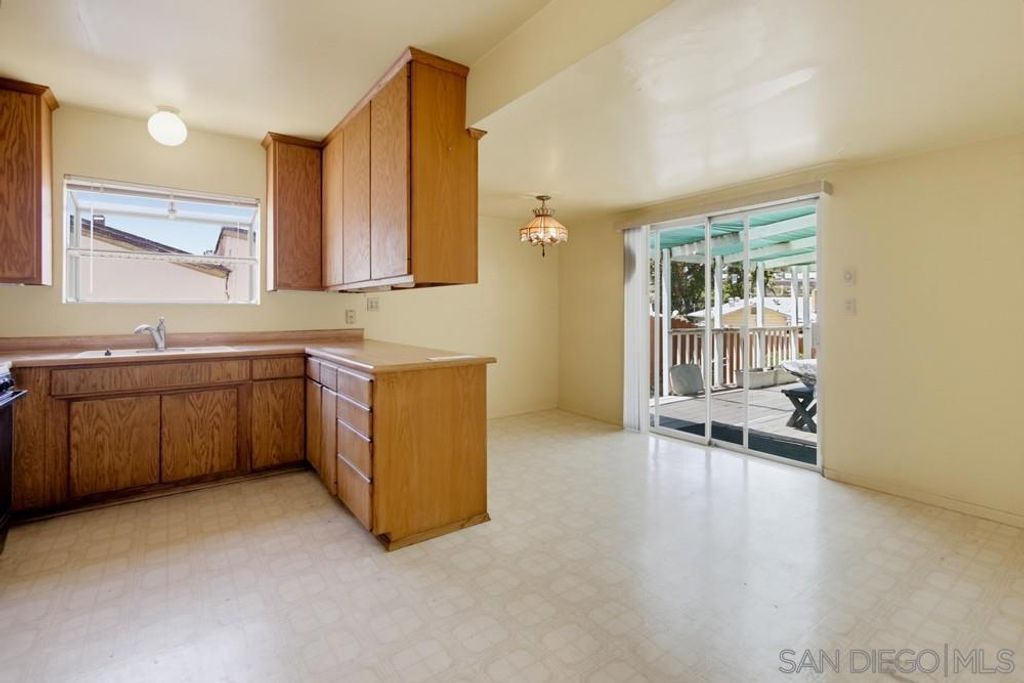 Image 8 of property listing at 3522 Foursome Dr, La Mesa, CA 91941