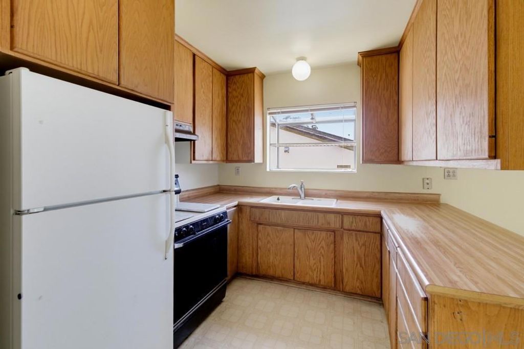 Image 9 of property listing at 3522 Foursome Dr, La Mesa, CA 91941