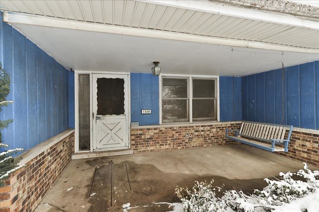 1326 Summit Drive, Schaumburg, IL 60193