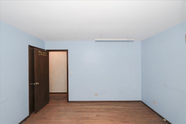 1326 Summit Drive, Schaumburg, IL 60193