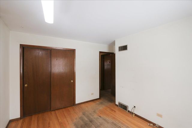 1326 Summit Drive, Schaumburg, IL 60193