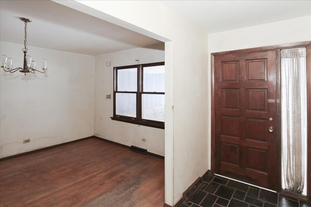 1326 Summit Drive, Schaumburg, IL 60193