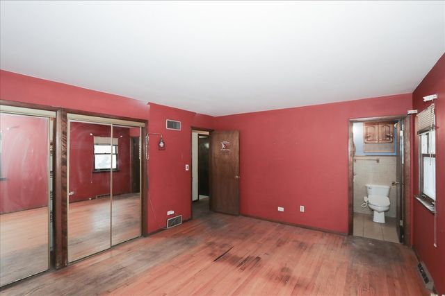 1326 Summit Drive, Schaumburg, IL 60193