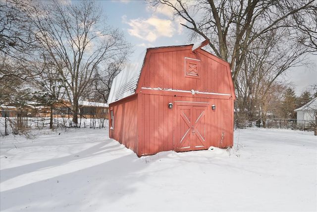 1326 Summit Drive, Schaumburg, IL 60193