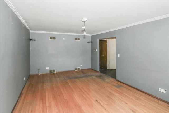 1326 Summit Drive, Schaumburg, IL 60193