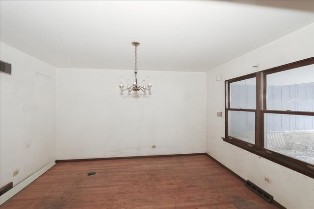 1326 Summit Drive, Schaumburg, IL 60193