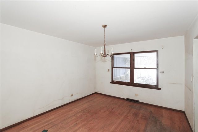 1326 Summit Drive, Schaumburg, IL 60193