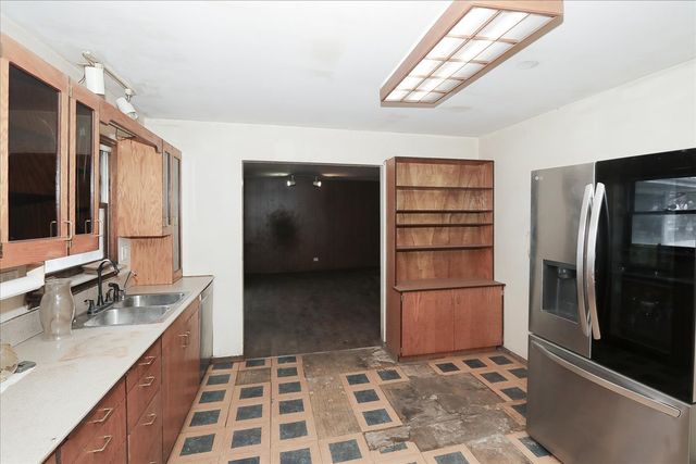 1326 Summit Drive, Schaumburg, IL 60193