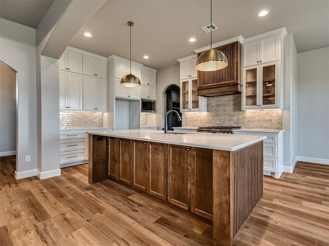 2218 W Cole Drive, Mustang, OK 73064