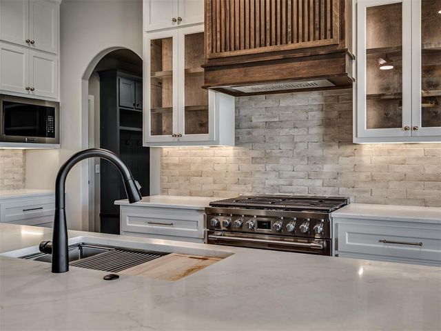 2218 W Cole Drive, Mustang, OK 73064