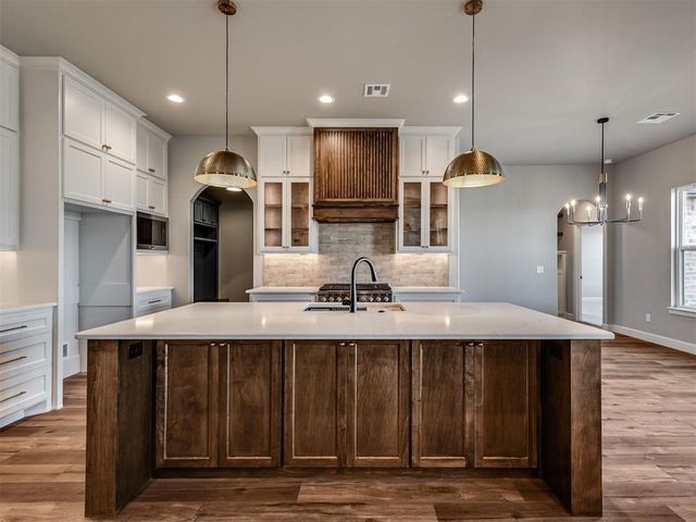 2218 W Cole Drive, Mustang, OK 73064