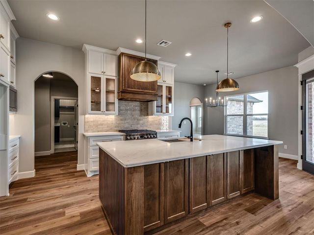 2218 W Cole Drive, Mustang, OK 73064