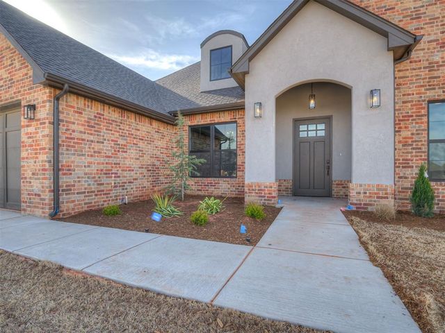 2218 W Cole Drive, Mustang, OK 73064