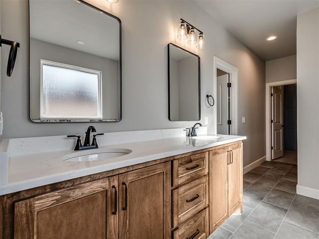 2218 W Cole Drive, Mustang, OK 73064