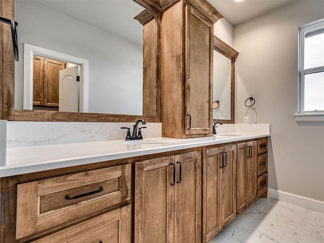 2218 W Cole Drive, Mustang, OK 73064