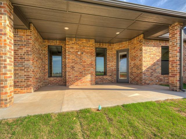 2218 W Cole Drive, Mustang, OK 73064