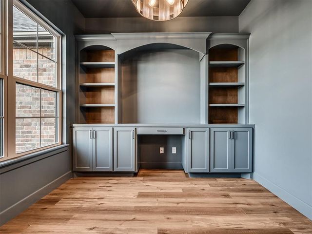 2218 W Cole Drive, Mustang, OK 73064