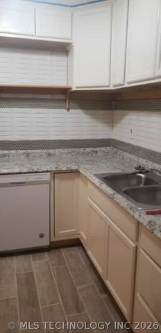 3129 N Lansing Place E, Tulsa, OK 74106