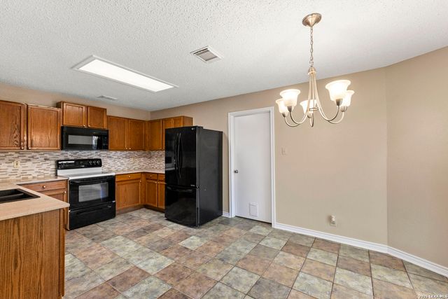 9615 Hillside Trail, San Antonio, TX 78250