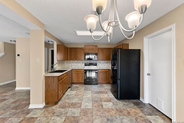 9615 Hillside Trail, San Antonio, TX 78250